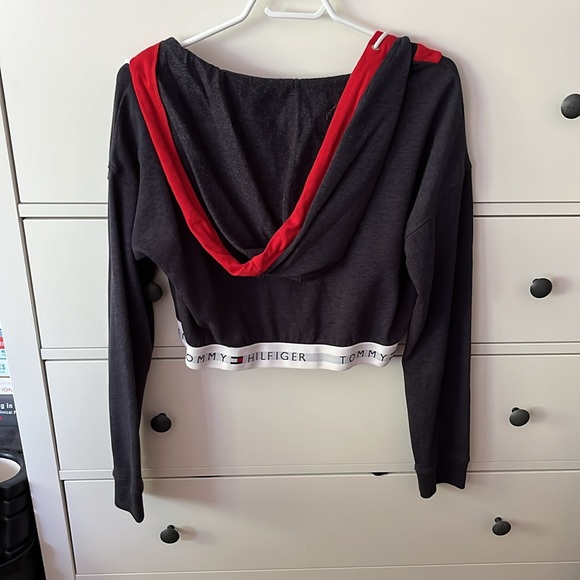 Tommy Hilfiger cropped sweatshirt - Picture 4 of 4